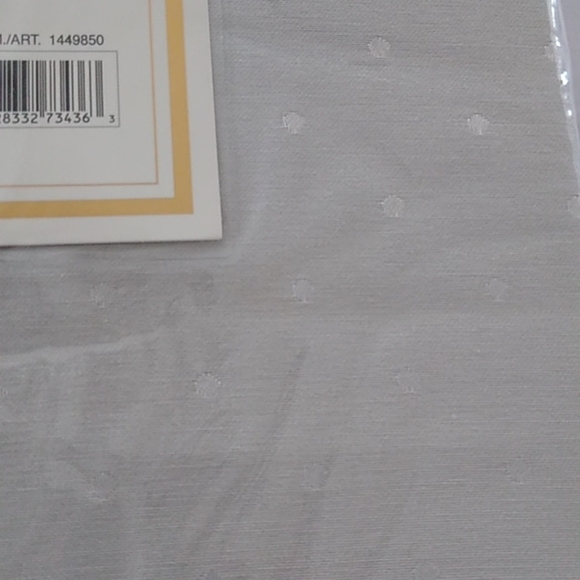 Kate Spade Soft Silver Gray Larabee Dot Tablecloth + 8 Napkins, 9pc Set - Picture 4 of 7